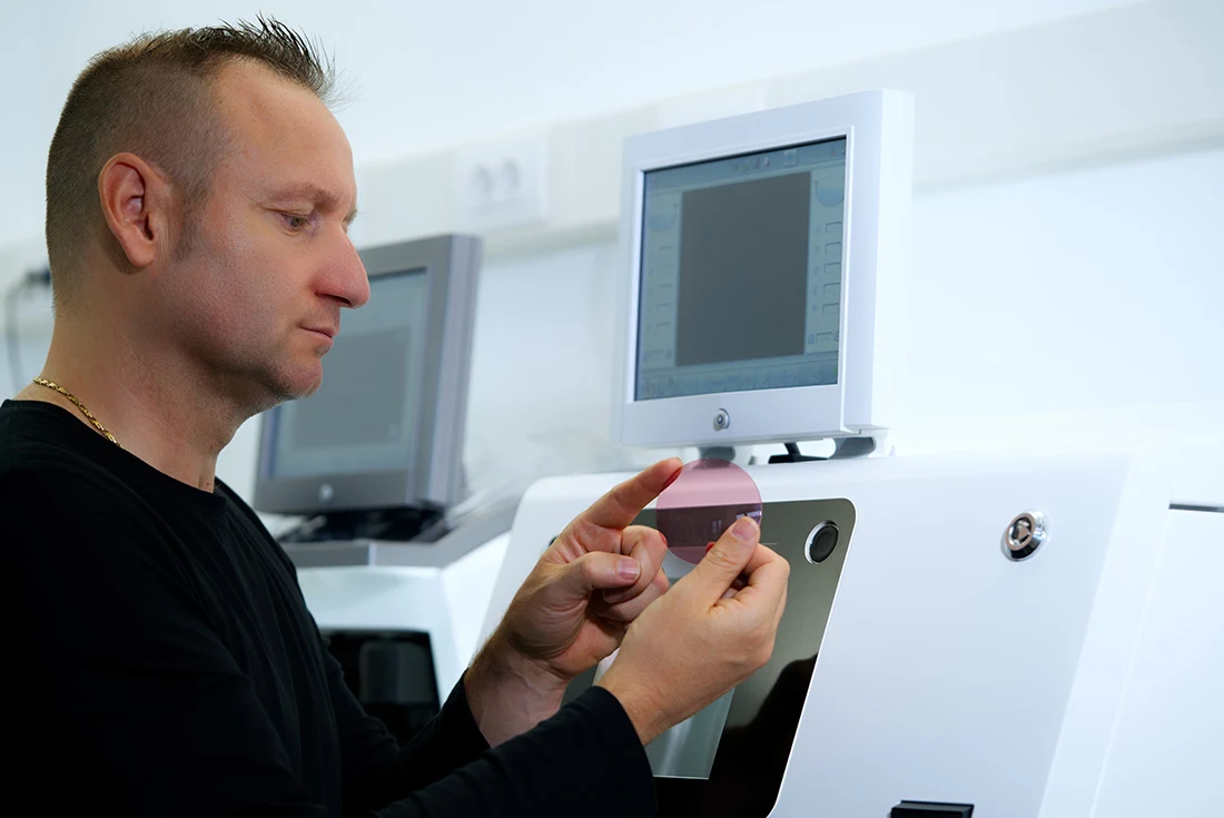 Laboratorio interno di Ottica Lariana a Lipomo Como